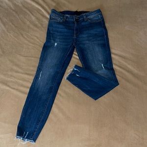 Kendall and Kylie blue jeans 👖